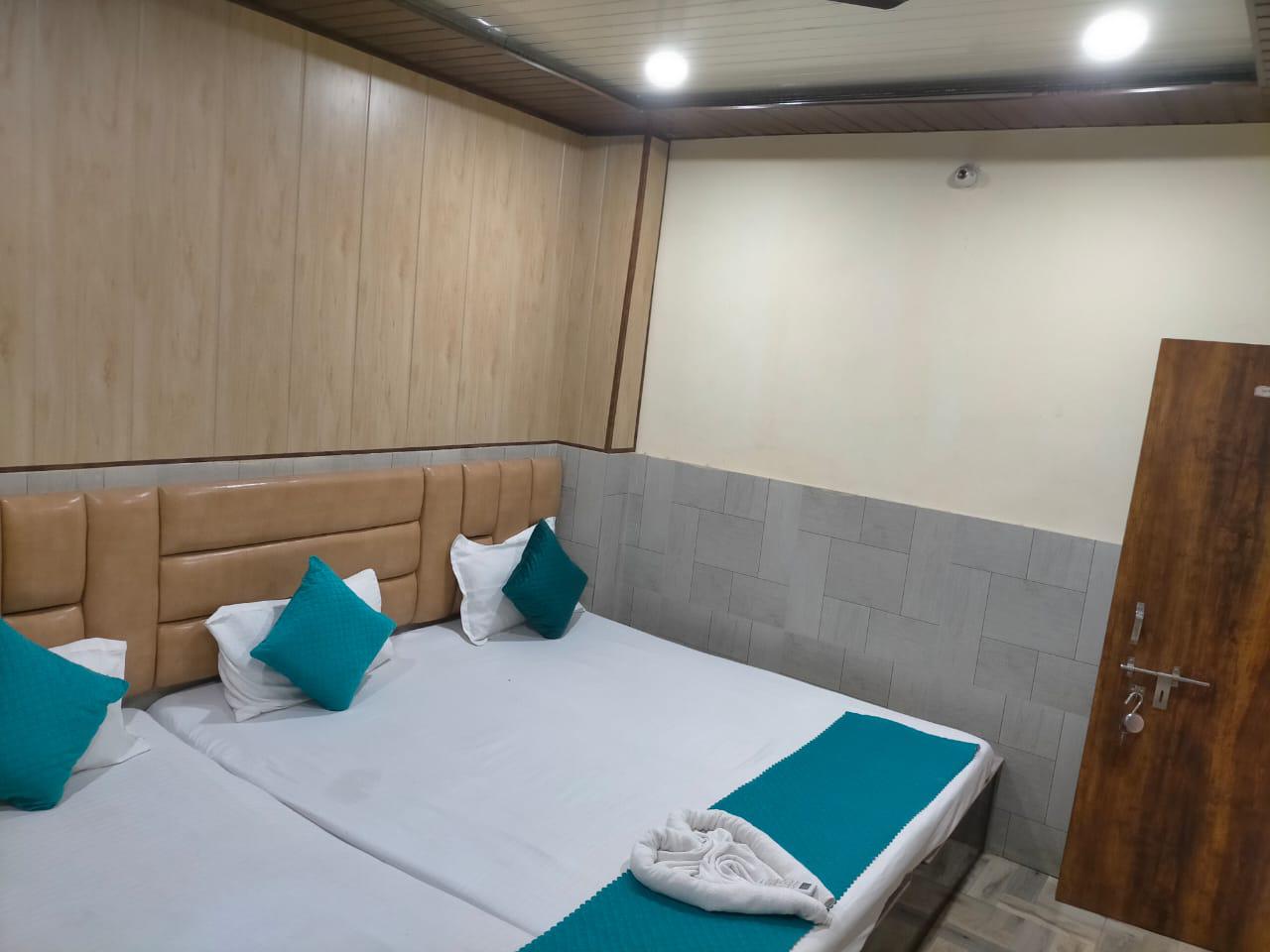 cheap hotels in ayodhya near ram mandir